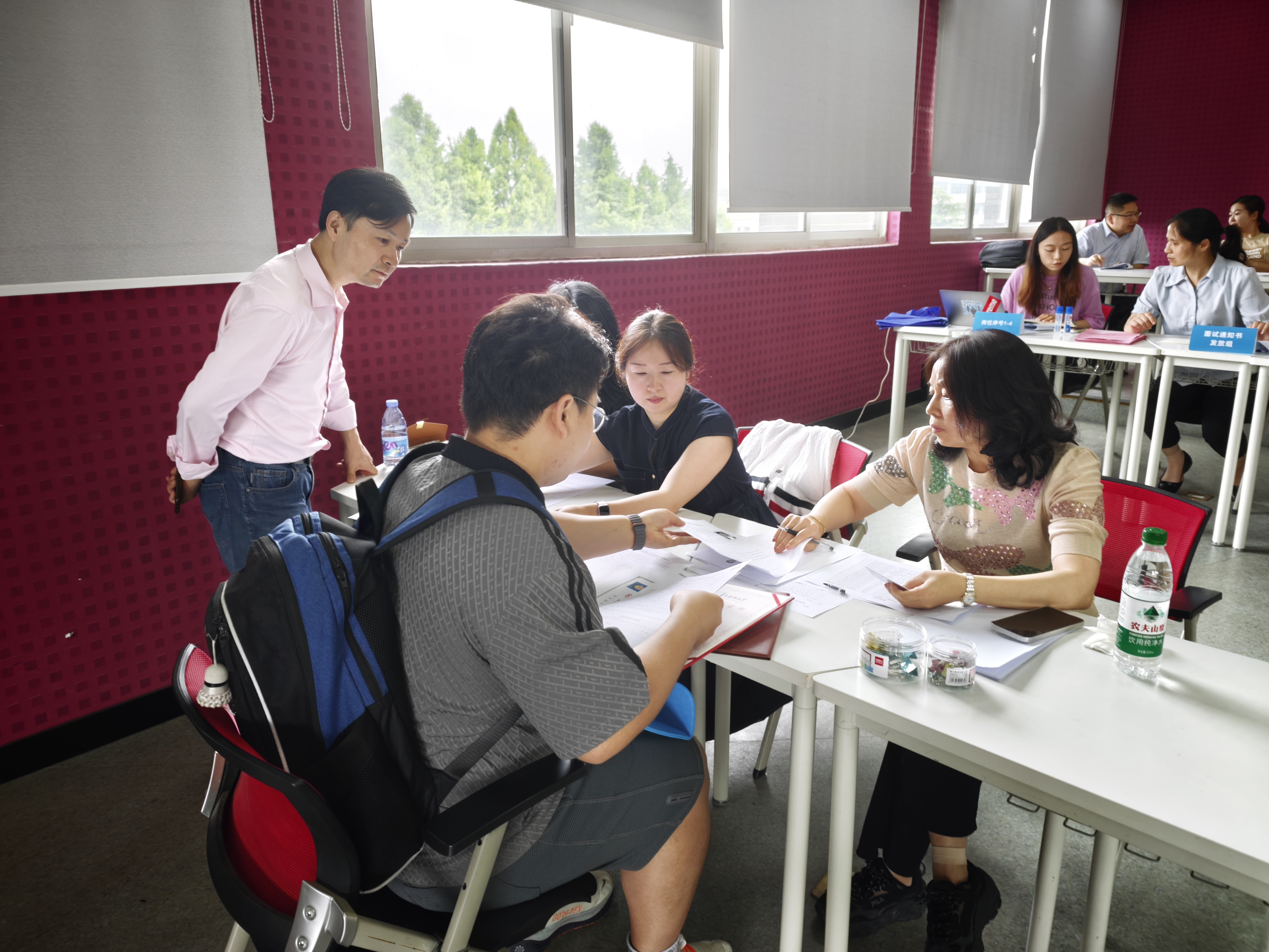 监督护航高层次人才招聘